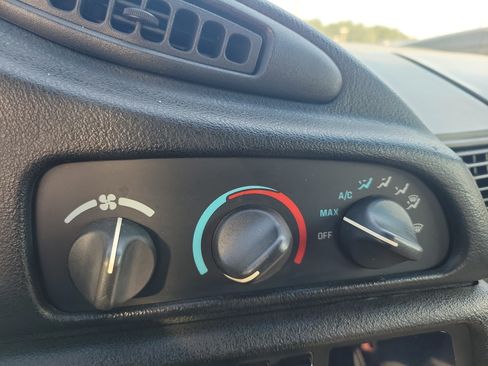 Used 1995 Chevrolet Camaro Z28 RWD image 17