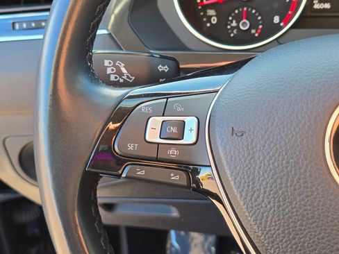 Used 2019 Volkswagen Tiguan SE w/ Panoramic Sunroof Package image 18