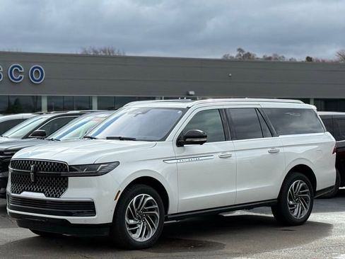 Used 2025 Lincoln Navigator L Reserve image 41