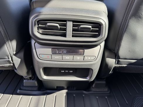 New 2025 Honda Pilot Touring image 8