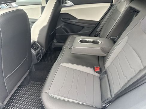 New 2025 Volkswagen Taos SE image 30