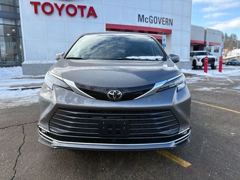 New 2026 Toyota Sienna Limited image 12