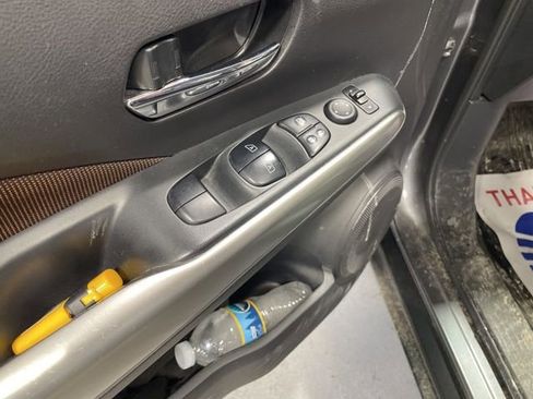 Used 2018 Nissan Kicks SR image 10