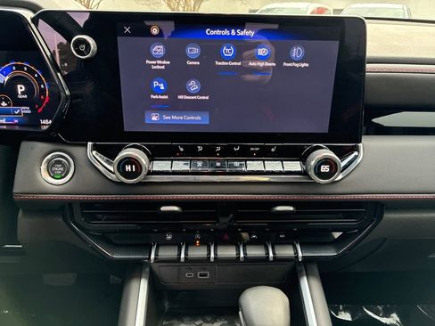 Used 2024 Chevrolet Colorado Z71 w/ Z71 Convenience Package 2 image 19