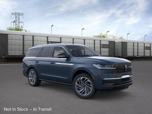 New 2025 Lincoln Navigator Reserve image 7