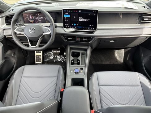 New 2026 Volkswagen Tiguan SE R-Line FWD image 11