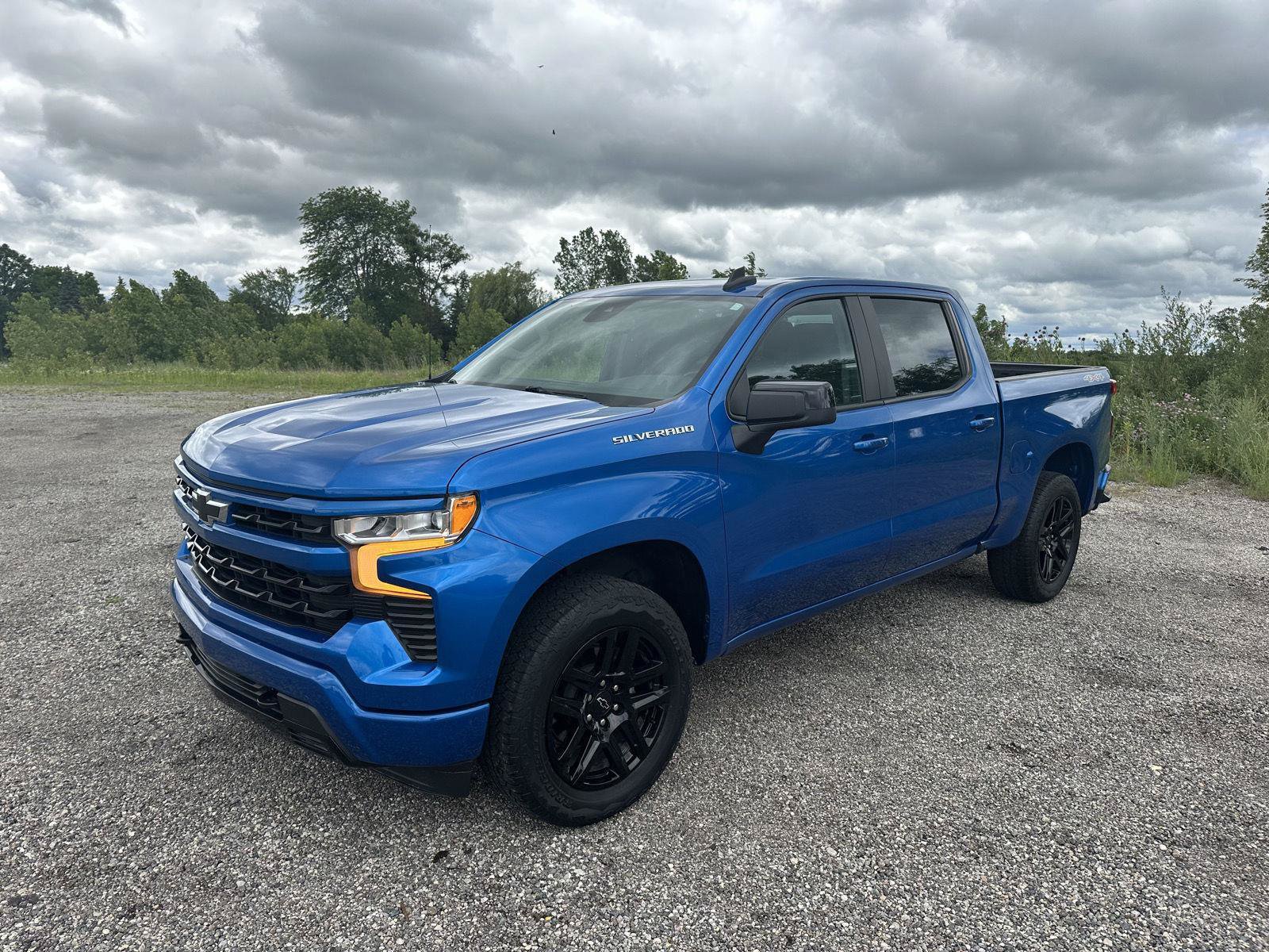 Used 2023 Chevrolet Silverado 1500 RST AWD/4WD image 2