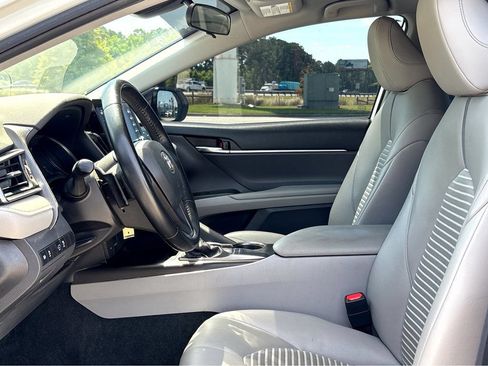 Used 2022 Toyota Camry SE FWD image 15