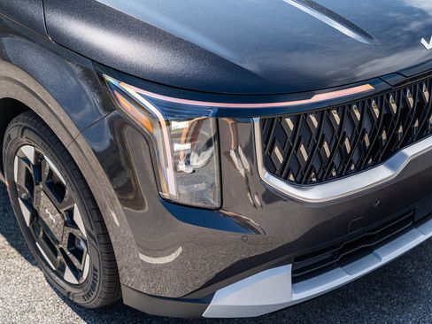 New 2026 Kia Carnival EX FWD image 6