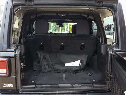 Used 2025 Jeep Wrangler Unlimited Sport AWD/4WD image 9