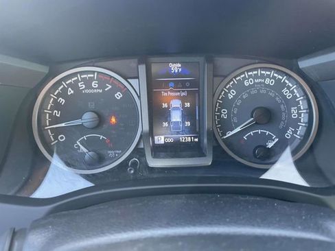 Used 2023 Toyota Tacoma TRD Off-Road w/ Technology Package AWD/4WD image 23