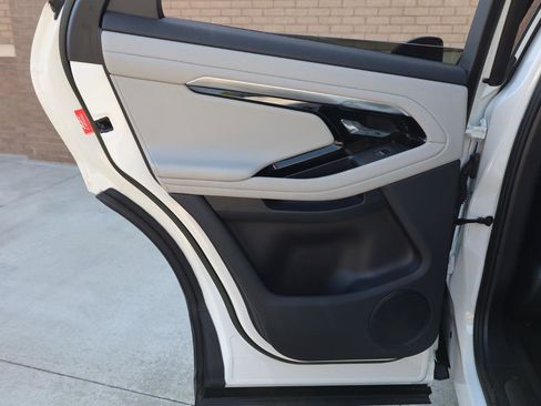 Used 2023 Land Rover Range Rover Evoque R-Dynamic S image 18