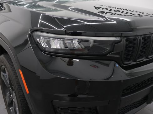 Used 2023 Jeep Grand Cherokee L Laredo AWD/4WD image 21