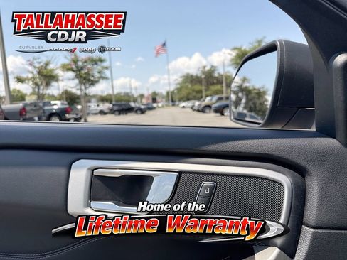 Used 2021 Ford Explorer XLT w/ Equipment Group 202A AWD/4WD image 13