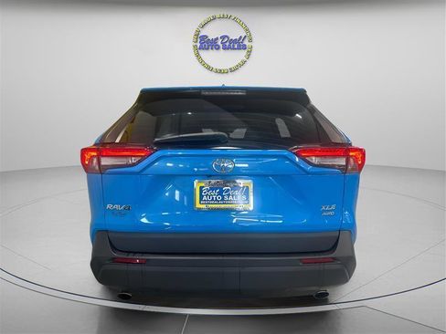 Used 2019 Toyota RAV4 XLE Premium w/ Cold Weather Package AWD/4WD image 3