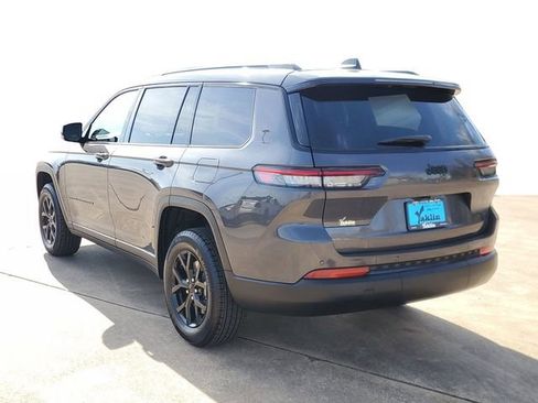 New 2025 Jeep Grand Cherokee L Altitude image 3