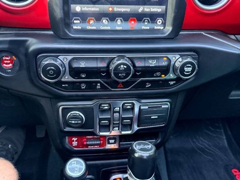 Used 2020 Jeep Wrangler Unlimited Rubicon w/ Dual Top Group AWD/4WD image 18