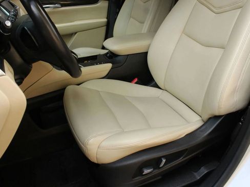 Used 2018 Cadillac XT5 AWD image 18