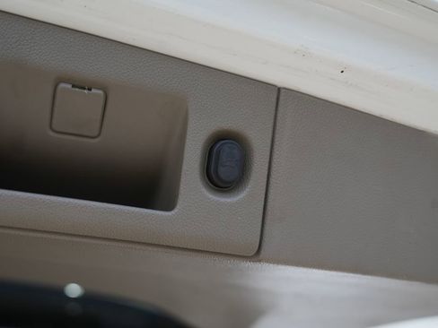 Used 2018 Chevrolet Suburban LT w/ LT Signature Package RWD image 16