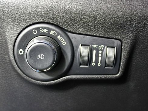 Used 2022 Jeep Compass Latitude image 23