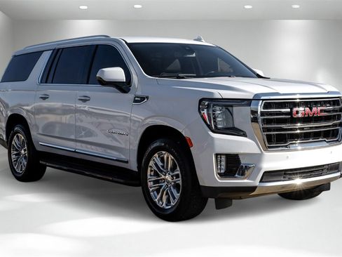Used 2021 GMC Yukon XL SLT image 5