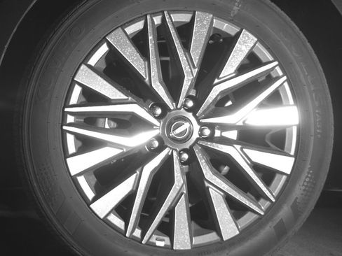 Used 2025 Nissan Altima 2.5 SV FWD image 12