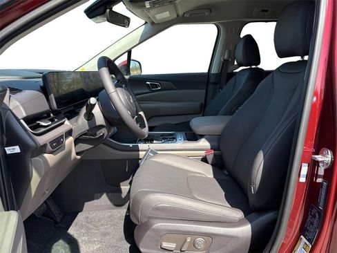 New 2025 Kia Carnival EX image 9