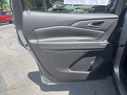 Used 2025 Chevrolet Traverse LT FWD image 15