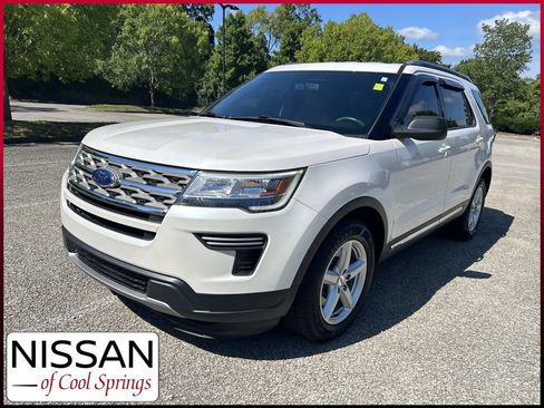 Used 2018 Ford Explorer XLT FWD image 3