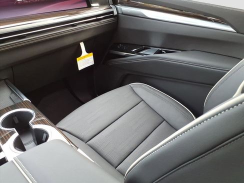 New 2026 Cadillac Escalade ESV Luxury image 10