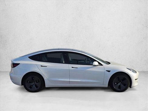 Used 2022 Tesla Model 3 Standard Range RWD image 4
