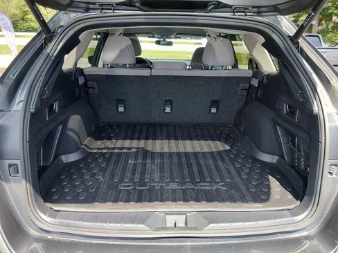 Used 2023 Subaru Outback Premium AWD/4WD image 17