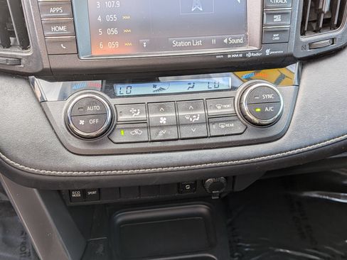 Used 2017 Toyota RAV4 XLE FWD image 20
