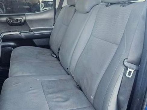Used 2018 Toyota Tacoma SR5 AWD/4WD image 19
