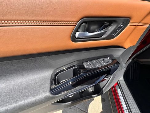 New 2026 Nissan Pathfinder Platinum AWD/4WD image 14
