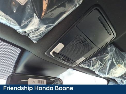 Used 2025 Honda Pilot Sport image 21
