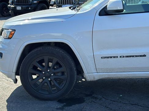 Used 2019 Jeep Grand Cherokee Altitude image 9
