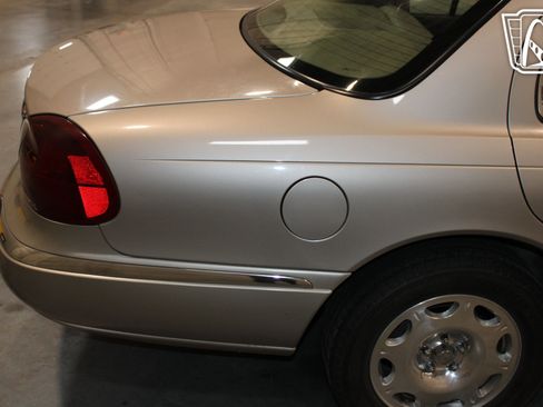 Used 1999 Lincoln Continental FWD image 31