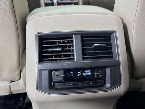 Used 2018 Volkswagen Atlas SEL w/ R-Line Package AWD/4WD image 32