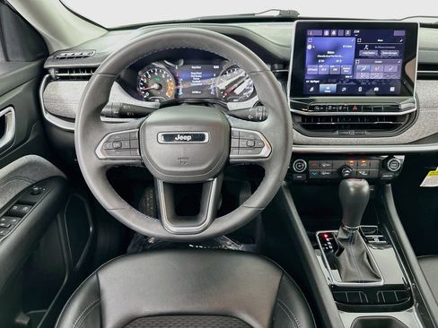 Used 2022 Jeep Compass Latitude FWD image 20
