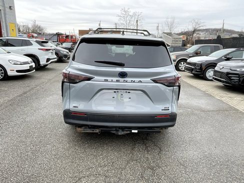 Used 2023 Toyota Sienna XLE Woodland Edition image 2