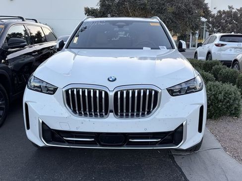 Used 2025 BMW X5 xDrive40i w/ Premium Package AWD/4WD image 2