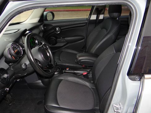 Used 2021 MINI Cooper 4-Door Hardtop image 7