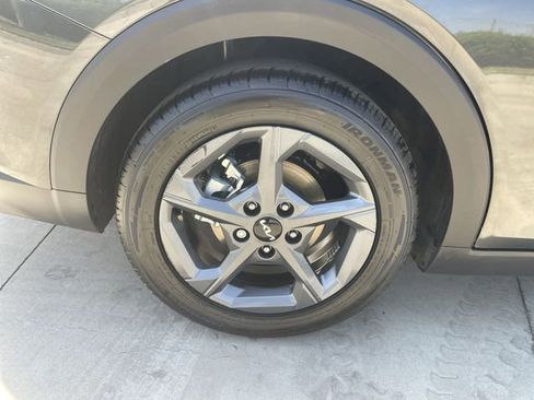 Used 2025 Kia K4 FWD image 31