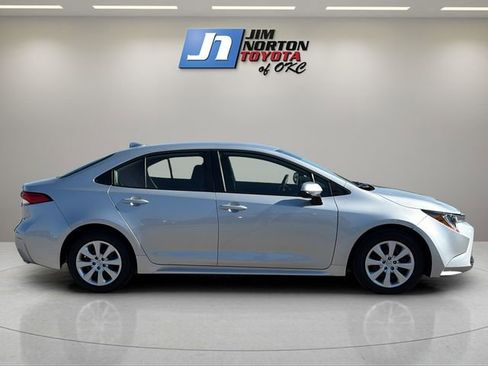 Used 2025 Toyota Corolla LE FWD image 4