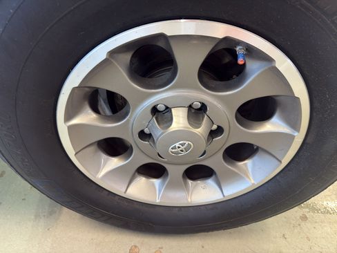 Used 2012 Toyota FJ Cruiser 4WD w/ Upgrade Pkg image 32