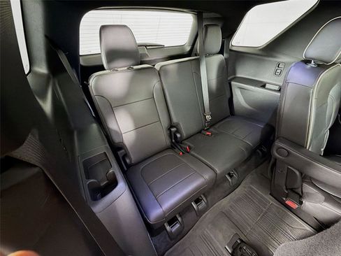 Used 2023 Chevrolet Traverse Premier w/ LPO, Floor Liner Package AWD/4WD image 40