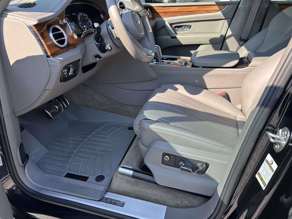Used 2019 Bentley Bentayga AWD/4WD image 15