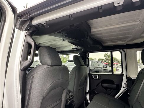 Used 2024 Jeep Wrangler Unlimited w/ Convenience Group AWD/4WD image 16