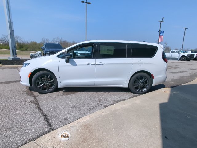New 2026 Chrysler Pacifica Select FWD image 26